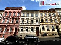 Pronájem velmi pěkného, prostorného bytu kousek od centra Teplic - 12