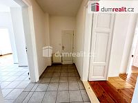 Pronájem velmi pěkného, prostorného bytu kousek od centra Teplic - 7