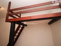 Pěkný byt 1+1 s vestavěným patrem ve druhém patře cihlového domu v Karlových Varech Rybářích - 4