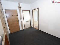 Pěkný udržovaný byt 2+1 ve třetím patře panelového domu v Hroznětíně - 11