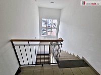 Pronájem moderního bytu 2+kk s balkonem a parkovacím stáním – Klíčany - 5
