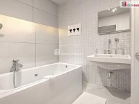 Prodej rodinného domu s 531 m2 podlahové plochy - 12