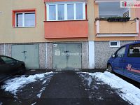 Garáž s elektřinou v přízemí panelového domu v Hroznětíně u Karlových Varů - 2