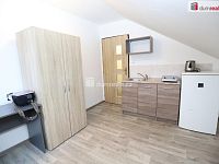 Pronájem pěkného bytu 1+kk v prvním patře rodinného domu u Karlových Varů