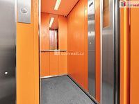 Prodej slunného bytu 2+1 s lodžií v Nové Roli  - 12