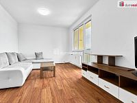 Prodej slunného bytu 2+1 s lodžií v Nové Roli  - 2