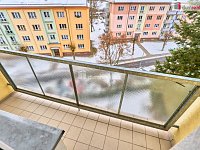 Prodej slunného bytu 2+1 s lodžií v Nové Roli  - 4