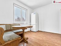 Prodej slunného bytu 2+1 s lodžií v Nové Roli  - 8