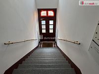 Pronájem bytu 2+1 68 m2 + balkon P5 Smíchov nezařízený cihla po rekonstrukci - 11