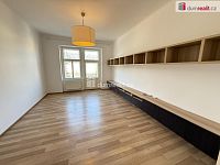 Pronájem bytu 2+1 68 m2 + balkon P5 Smíchov nezařízený cihla po rekonstrukci - 3