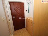 Pěkný udržovaný byt 2+kk v prvním patře panelového domu s výtahem v Horním Slavkově - 11