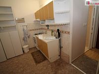 Pěkný udržovaný byt 2+kk v prvním patře panelového domu s výtahem v Horním Slavkově - 5