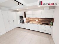 Nový byt 2+kk, 68 m2, společná zahrada 250 m2, parkovací stání, přízemí, cihla, Praha 4 - Krč