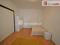 Pronájem pokoje 20 m2 P2 Vinohrady zařízený po rekonstrukci šatna - 5