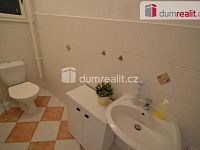 Pronájem pokoje 20 m2 P2 Vinohrady zařízený po rekonstrukci šatna - 6