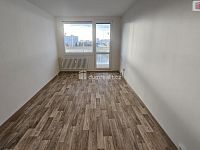 Pronájem 2kk s lodžií  50m2 P4 Háje Plickova nezařízeno - 2