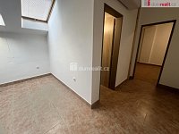 Pronájem podkrovního bytu 2+kk – Kolín Zálabí, ul. Štítného - 3