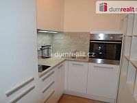 Pronájem 1+kk 37 m2 P2  Žižkov Residence Garden Towers zařízený garáž