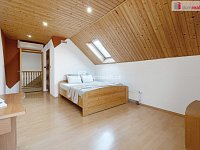 RD 6+1 s bazénem a FVE | 4 ložnice | 25 min Praha - 24