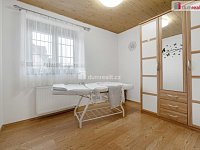 RD 6+1 s bazénem a FVE | 4 ložnice | 25 min Praha - 9