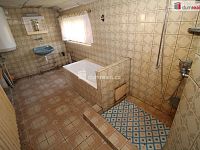 Zemědělská usedlost se dvěma rodinnými domy, stodolou a garáží v Počátcích u Kraslic - 14