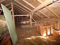 Zemědělská usedlost se dvěma rodinnými domy, stodolou a garáží v Počátcích u Kraslic - 8