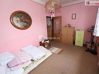 Pěkný udržovaný byt 3+1 ve druhém patře cihlového domu v Šindelové u Kraslic - 13