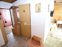 Pěkný udržovaný byt 3+1 ve druhém patře cihlového domu v Šindelové u Kraslic - 15