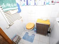 Pěkný udržovaný byt 3+1 ve druhém patře cihlového domu v Šindelové u Kraslic - 17