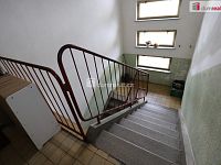 Pěkný udržovaný byt 3+1 ve druhém patře cihlového domu v Šindelové u Kraslic - 18