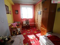 Pěkný udržovaný byt 3+1 ve druhém patře cihlového domu v Šindelové u Kraslic - 9