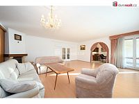 Prostorný byt, 146,8 m2 + lodžie 8,1 m2, zahrada 1666 m2, sklep, parkovací stání, Praha 5 - Malvazinky