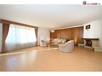 Prostorný byt, 146,8 m2 + lodžie 8,1 m2, zahrada 1666 m2, sklep, parkovací stání, Praha 5 - Malvazinky - 3