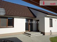 Pronájem rodinného domu 2+kk se dvorem,  Kostice