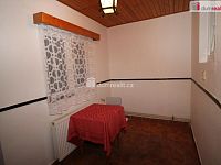 Udržovaný dům 4+kk vhodný k trvalému bydlení ve Starém Sedle u Teplé - 23