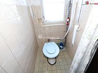 Pěkný byt 2+1 ve druhém patře cihlového domu v Aši v klidné ulici - 13