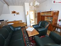 Pěkný byt 2+1 ve druhém patře cihlového domu v Aši v klidné ulici - 2