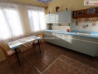 Pěkný byt 2+1 ve druhém patře cihlového domu v Aši v klidné ulici - 3