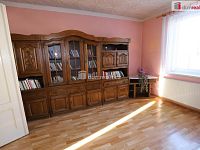 Prostorný byt 3+1 v prvním patře rodinné vily se zahradou, sklepem a garáží v Aši