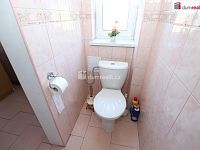 Prostorný byt 3+1 v prvním patře rodinné vily se zahradou, sklepem a garáží v Aši - 14