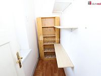 Prostorný byt 3+1 v prvním patře rodinné vily se zahradou, sklepem a garáží v Aši - 15