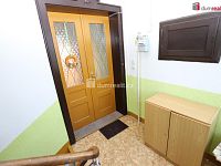 Prostorný byt 3+1 v prvním patře rodinné vily se zahradou, sklepem a garáží v Aši - 17