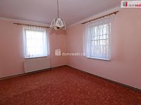 Prostorný byt 3+1 v prvním patře rodinné vily se zahradou, sklepem a garáží v Aši - 4