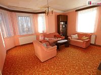 Prostorný byt 3+1 v prvním patře rodinné vily se zahradou, sklepem a garáží v Aši - 5