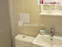 Pronájem světlého ateliéru 1+kk, 25 m² – Praha 6 – Dejvice, ulice Stavitelská - 6