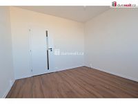 Světlý byt 3+1 s balkonem, po kompletní rekonstrukci - TOP STAV, 77 m2, 5. patro, OV, panel po rek, Praha 10 - 13