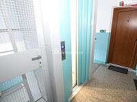 Pěkný byt 1+1 v šestém patře panelového domu s výtahem v Kraslicích - 10