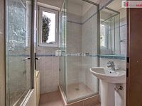 Prodej prostorného rodinného domu v Neratovicích - 11