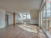 Prodej prostorného rodinného domu v Neratovicích - 9