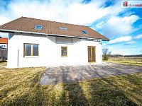 Prodej, dvougenerační rodinný dům (2+kk, 5+kk + 2x balkón) s pozemkem 2.075 m2, Dolní Třebonín - 13